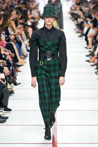 Look 13